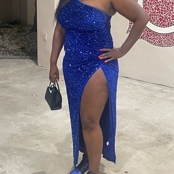 Gorgeous Royal Blue Sequin dress. - Picture 3 of 8